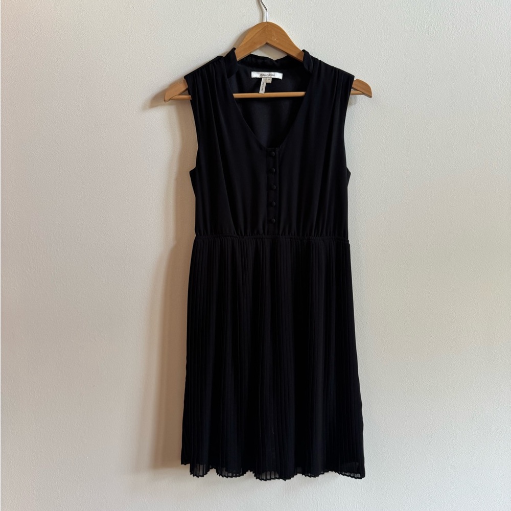 Elegant Black Sleeveless Dress